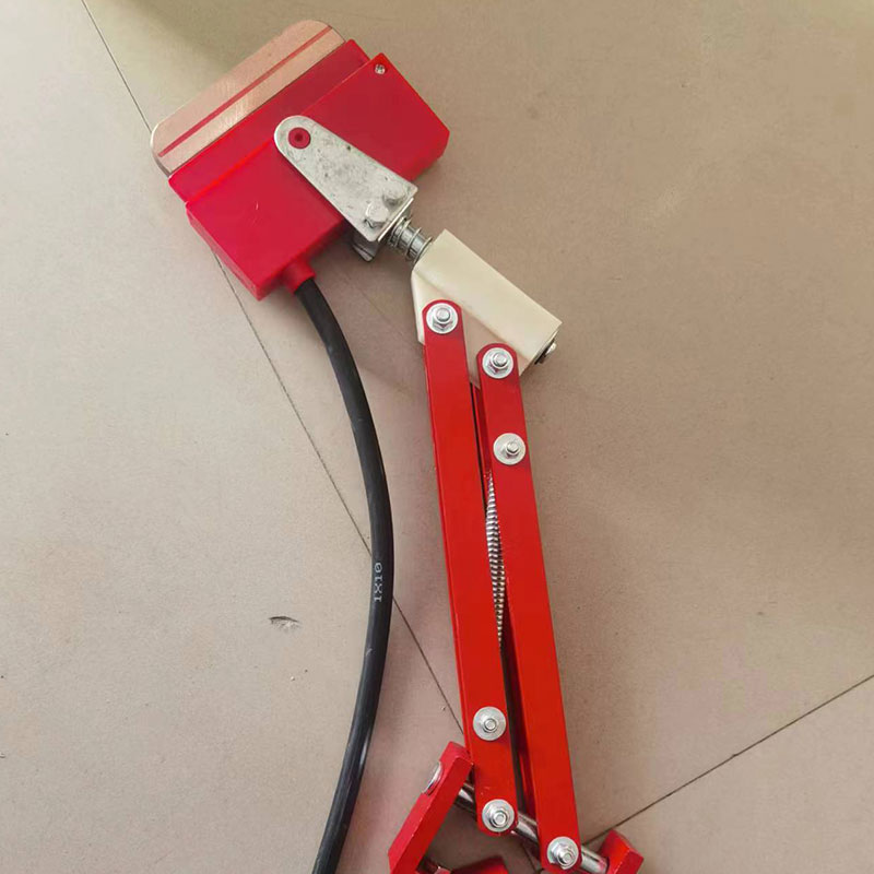 单极滑触线集电器