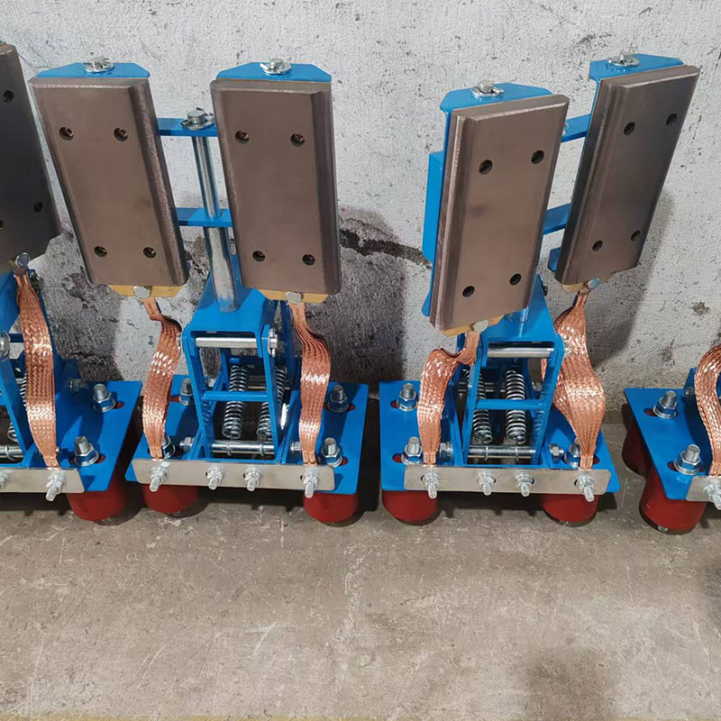 刚体滑触线集电器